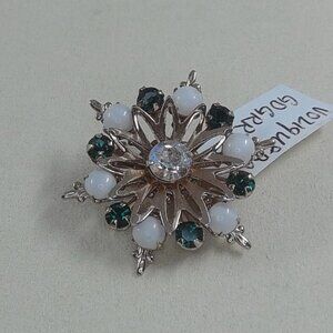 Vintage Snowflake Brooch – White Milk & Green Rhinestone Starburst